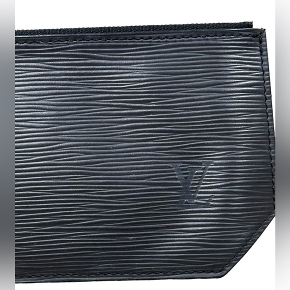 63. Authentic Louis Vuitton| EPI Leather Clutch - Picture 2 of 8
